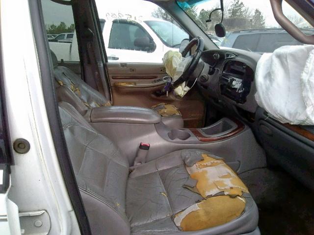 5LMRU27L4WLJ49194 - 1998 LINCOLN NAVIGATOR თეთრი ფოტო 5