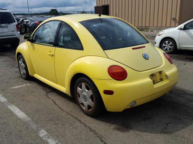 3VWCA21C4YM490124 - 2000 VOLKSWAGEN NEW BEETLE YELLOW photo 3