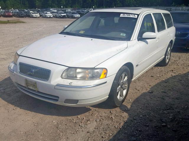 YV1SW592552518023 - 2005 VOLVO V70 FWD WHITE photo 2