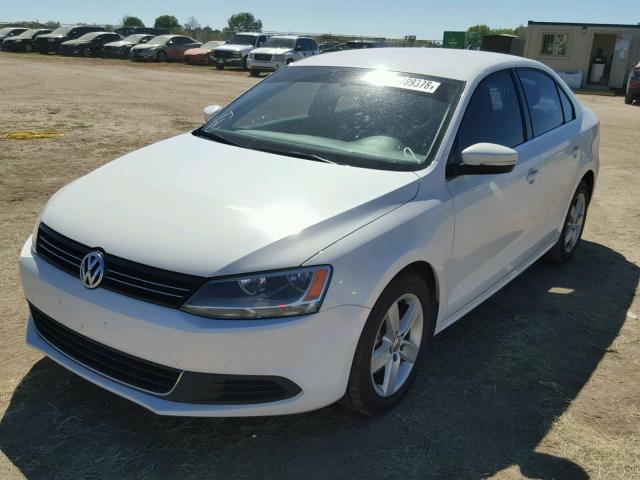 3VWLL7AJ9DM370349 - 2013 VOLKSWAGEN JETTA TDI WHITE photo 2