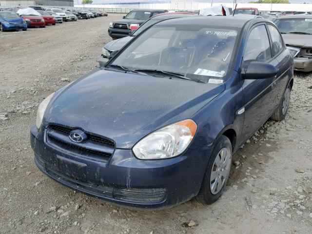 KMHCM36C78U090932 - 2008 HYUNDAI ACCENT GS GRAY photo 2