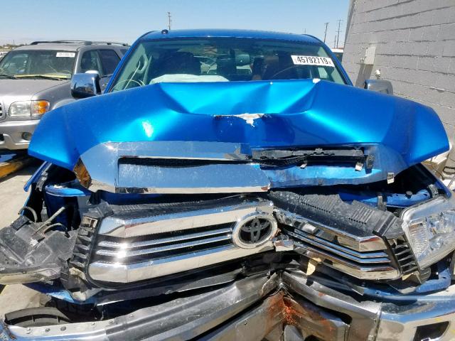 5TFAY5F15HX642713 - 2017 TOYOTA TUNDRA CRE BLUE photo 7