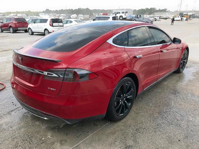 5YJSA1DP2DFP14626 - 2013 TESLA MODEL S RED photo 4