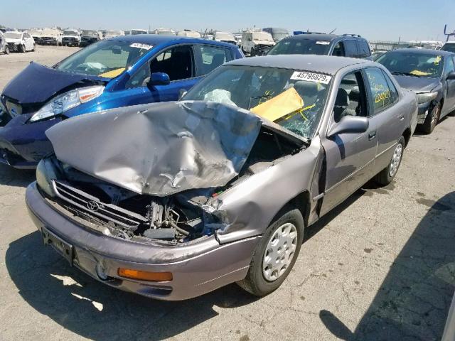 4T1BG12K0TU800539 - 1996 TOYOTA CAMRY DX GRAY photo 2