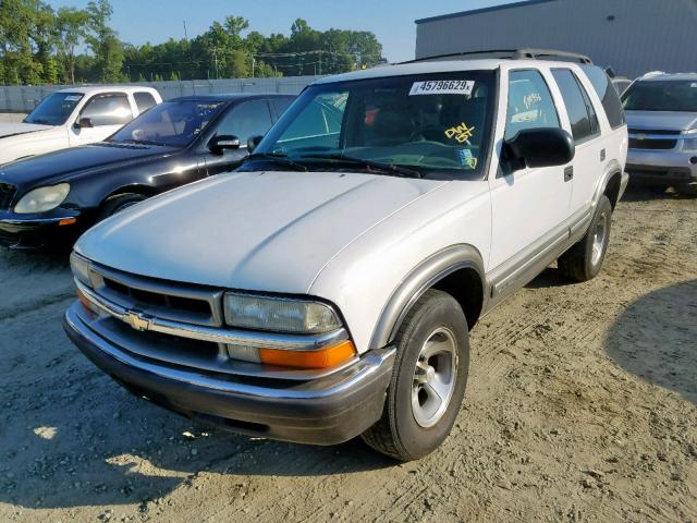 1GNCS13W7Y2265504 - 2000 CHEVROLET BLAZER WHITE photo 2