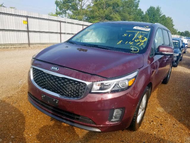 KNDMB5C13J6398882 - 2018 KIA SEDONA LX BURGUNDY photo 2