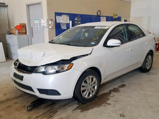 KNAFU4A22B5345281 - 2011 KIA FORTE EX WHITE photo 2