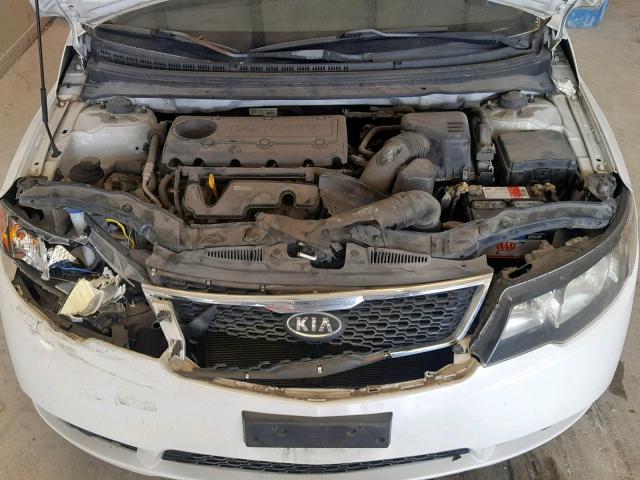 KNAFU4A22B5345281 - 2011 KIA FORTE EX WHITE photo 7