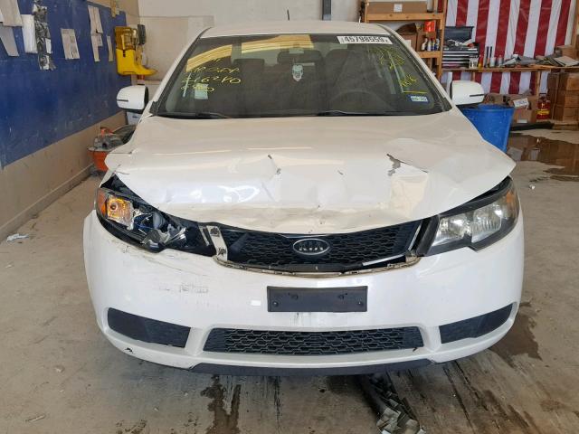 KNAFU4A22B5345281 - 2011 KIA FORTE EX WHITE photo 9