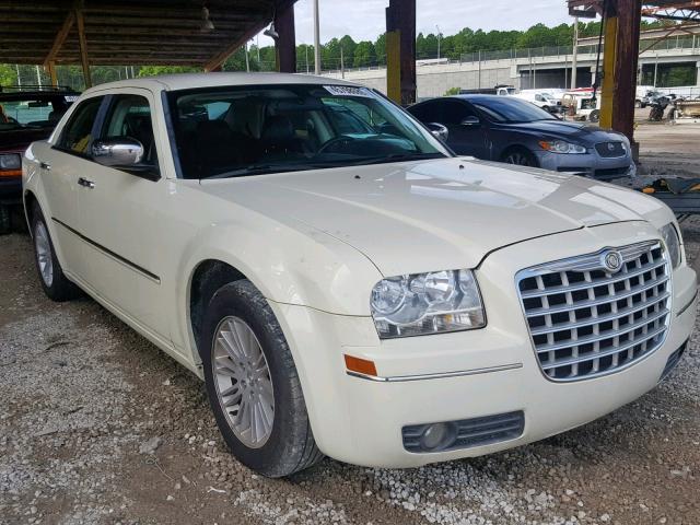 2C3CA5CV5AH272981 - 2010 CHRYSLER 300 TOURIN WHITE photo 1