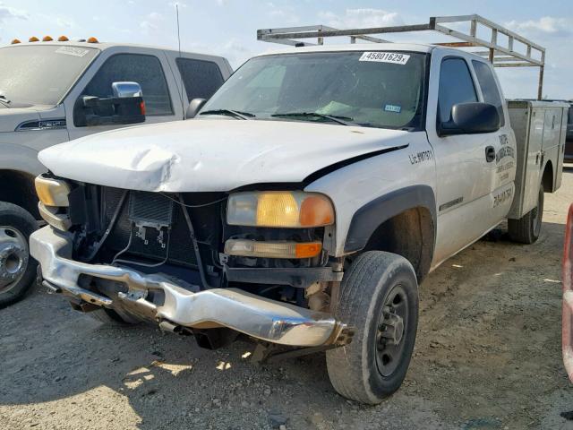 1GDHC29U75E214758 - 2005 GMC SIERRA C25 WHITE photo 2