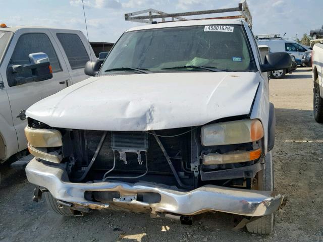 1GDHC29U75E214758 - 2005 GMC SIERRA C25 WHITE photo 9