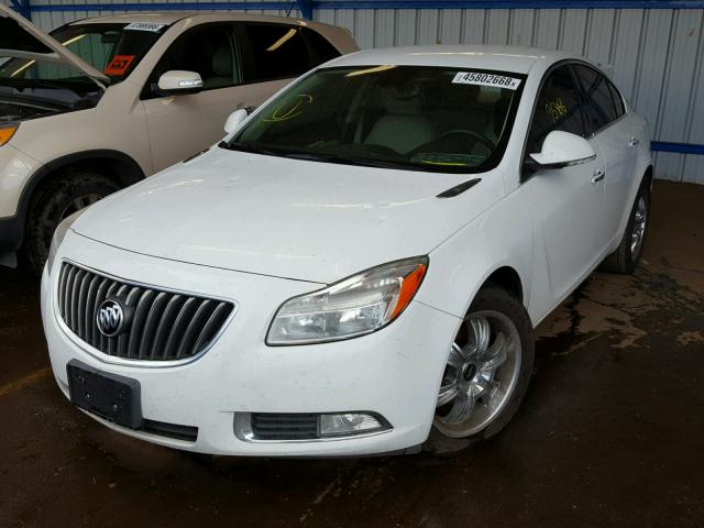 2G4GS5EV2D9178848 - 2013 BUICK REGAL PREM WHITE photo 2