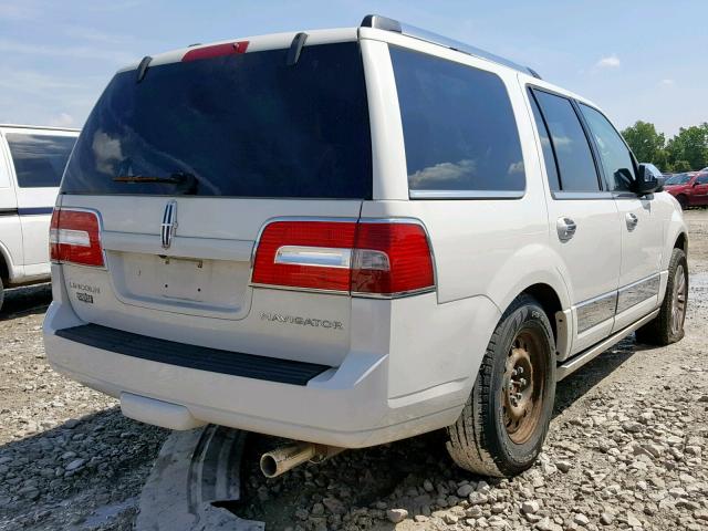 5LMFU28588LJ04376 - 2008 LINCOLN NAVIGATOR WHITE photo 4