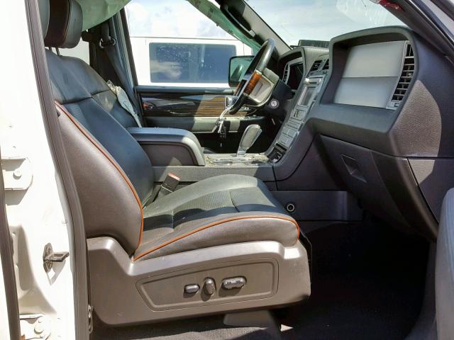 5LMFU28588LJ04376 - 2008 LINCOLN NAVIGATOR WHITE photo 5