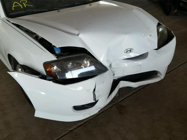 KMHHM65D45U154986 - 2005 HYUNDAI TIBURON WHITE photo 9