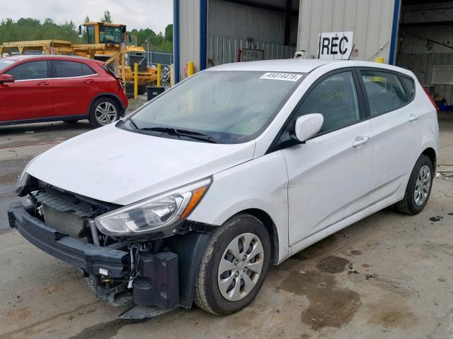 KMHCT5AEXHU335214 - 2017 HYUNDAI ACCENT SE WHITE photo 2