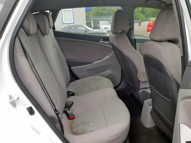 KMHCT5AEXHU335214 - 2017 HYUNDAI ACCENT SE WHITE photo 6