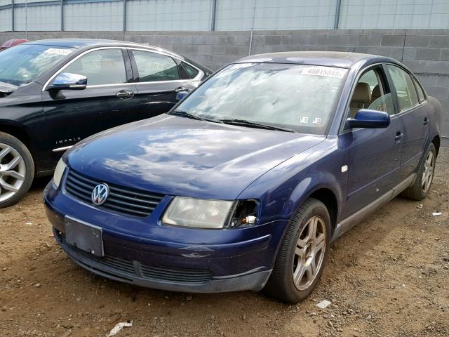 WVWBH63B51P046255 - 2001 VOLKSWAGEN PASSAT GLX BLUE photo 2