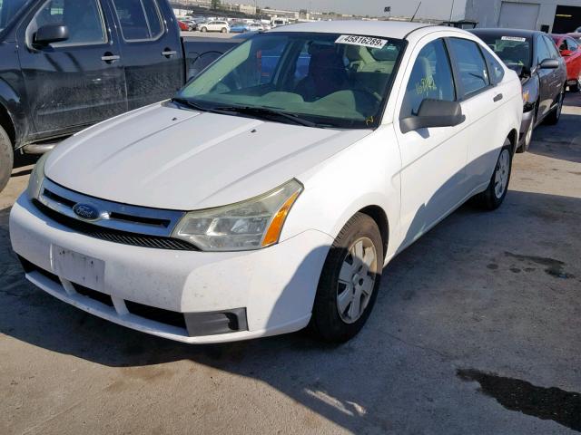 1FAHP34N18W236953 - 2008 FORD FOCUS S/SE WHITE photo 2