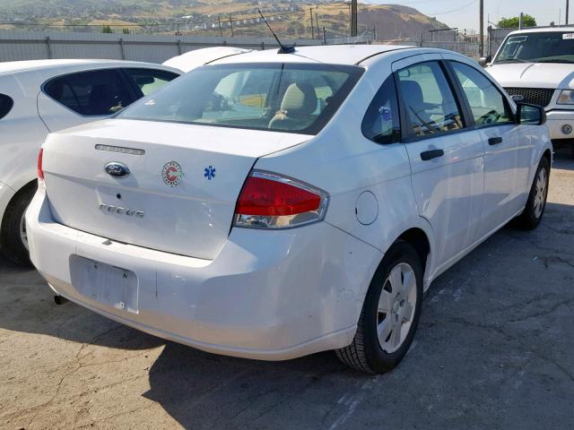 1FAHP34N18W236953 - 2008 FORD FOCUS S/SE WHITE photo 4