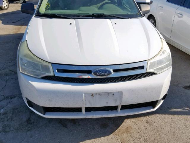 1FAHP34N18W236953 - 2008 FORD FOCUS S/SE WHITE photo 9