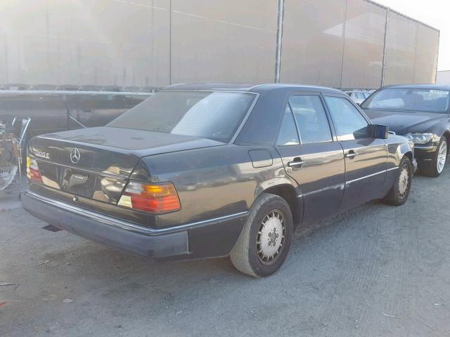 WDBEA32EXPB959853 - 1993 MERCEDES-BENZ 300 E BLACK photo 4