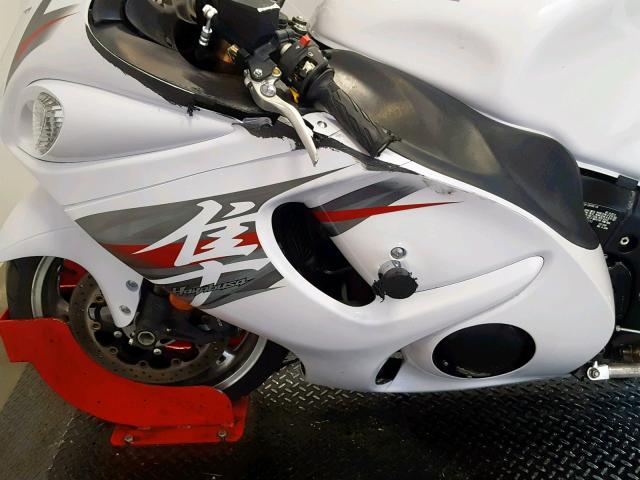 JS1GX72A3C2102095 - 2012 SUZUKI GSX1300 R WHITE photo 16