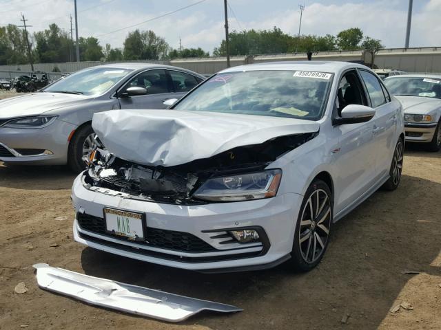 3VW4T7AJ1JM213057 - 2018 VOLKSWAGEN JETTA GLI WHITE photo 2