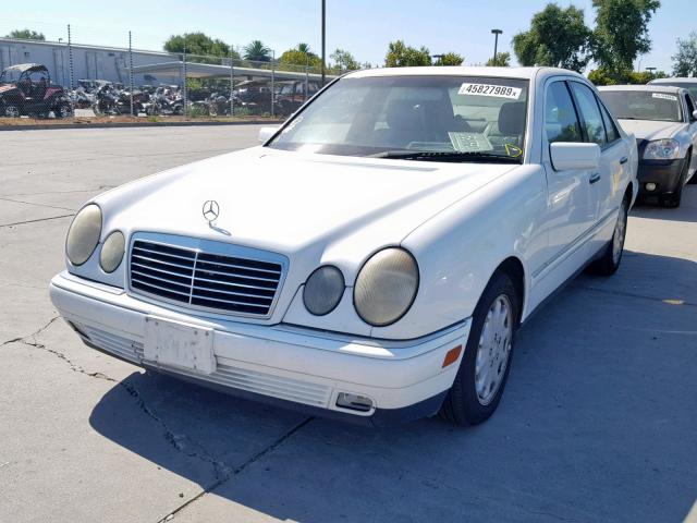 WDBJF65F6WA529733 - 1998 MERCEDES-BENZ E 320 WHITE photo 2