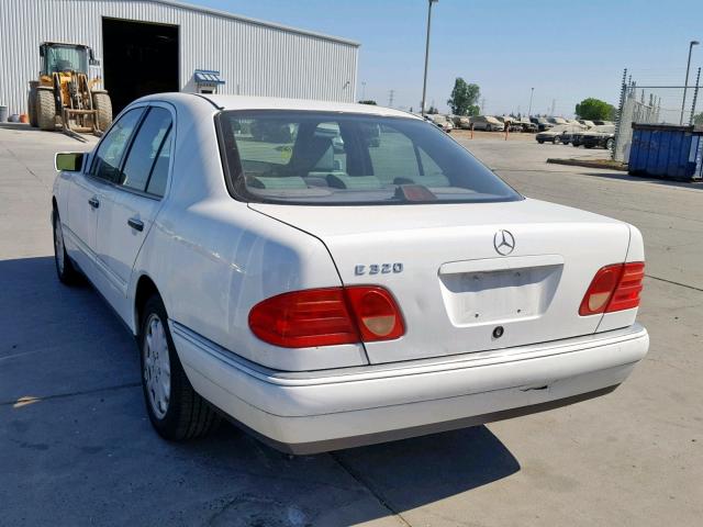 WDBJF65F6WA529733 - 1998 MERCEDES-BENZ E 320 WHITE photo 3