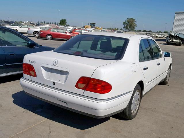 WDBJF65F6WA529733 - 1998 MERCEDES-BENZ E 320 WHITE photo 4