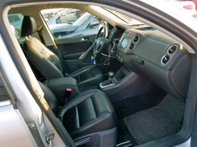 WVGBV95N39W543450 - 2009 VOLKSWAGEN TIGUAN SE SILVER photo 5