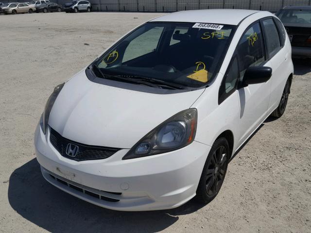 JHMGE8H21AS004695 - 2010 HONDA FIT WHITE photo 2