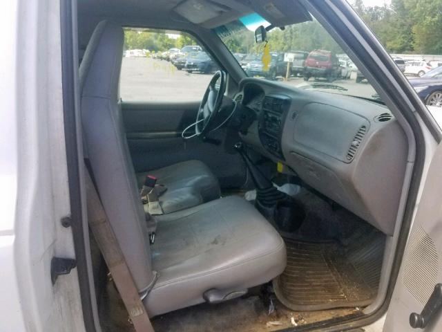 1FTYR10C0WUD07713 - 1998 FORD RANGER WHITE photo 5