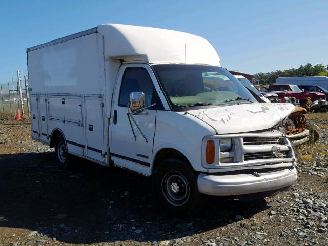 1GBHG31R911145714 - 2001 CHEVROLET EXPRESS CU WHITE photo 1