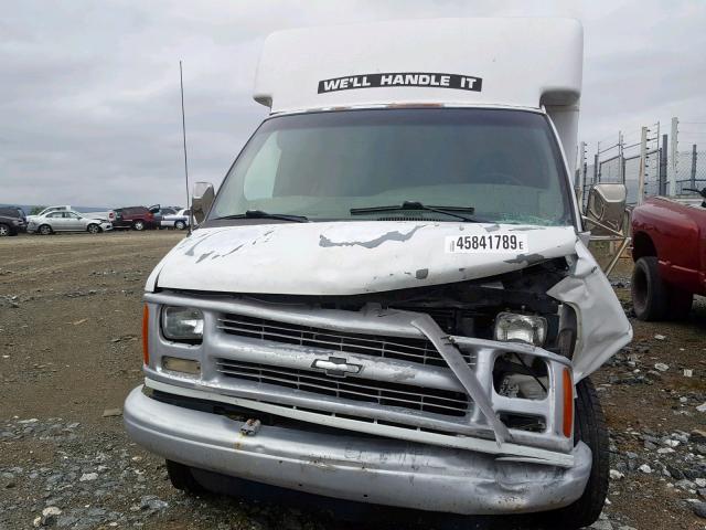 1GBHG31R911145714 - 2001 CHEVROLET EXPRESS CU WHITE photo 10