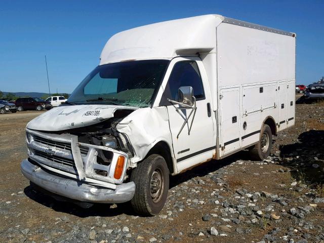 1GBHG31R911145714 - 2001 CHEVROLET EXPRESS CU WHITE photo 2