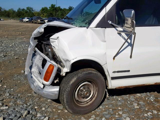 1GBHG31R911145714 - 2001 CHEVROLET EXPRESS CU WHITE photo 9