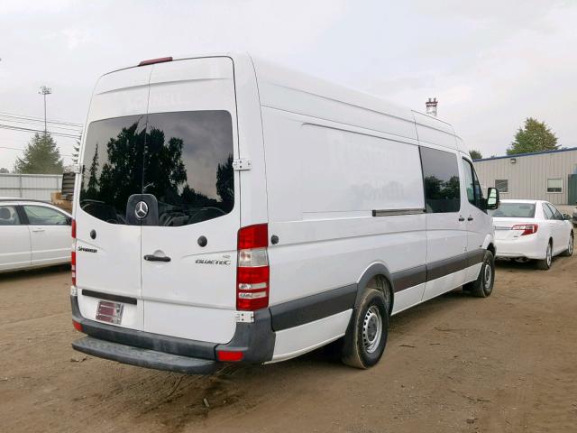 WD3PE8CC6B5531689 - 2011 MERCEDES-BENZ SPRINTER 2 WHITE photo 4