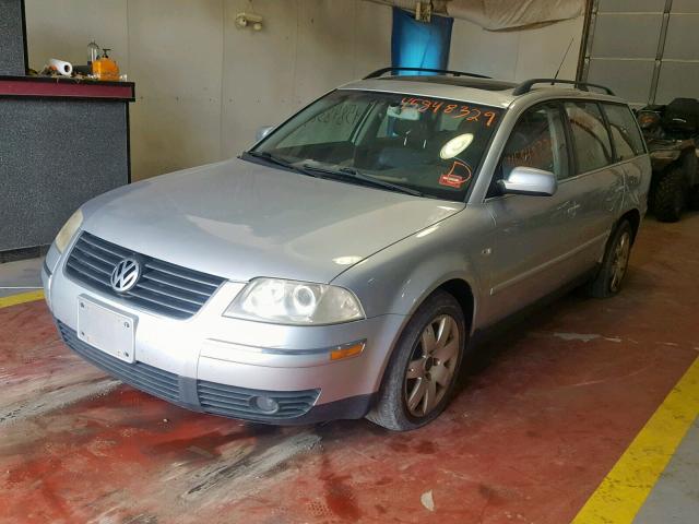 WVWYH63BX2E197292 - 2002 VOLKSWAGEN PASSAT GLX SILVER photo 2