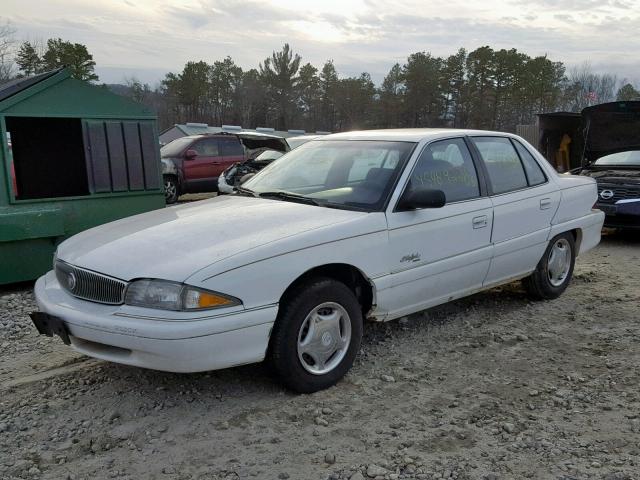 1G4NJ52M6TC416830 - 1996 BUICK SKYLARK GR WHITE photo 2