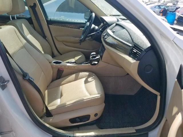 WBAVM5C52DVV90206 - 2013 BMW X1 XDRIVE3 Білий фото 5