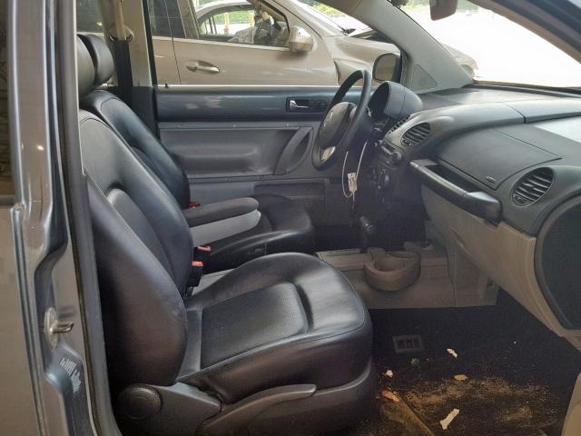 3VWCD21C73M424702 - 2003 VOLKSWAGEN NEW BEETLE ნაცრისფერი ფოტო 5