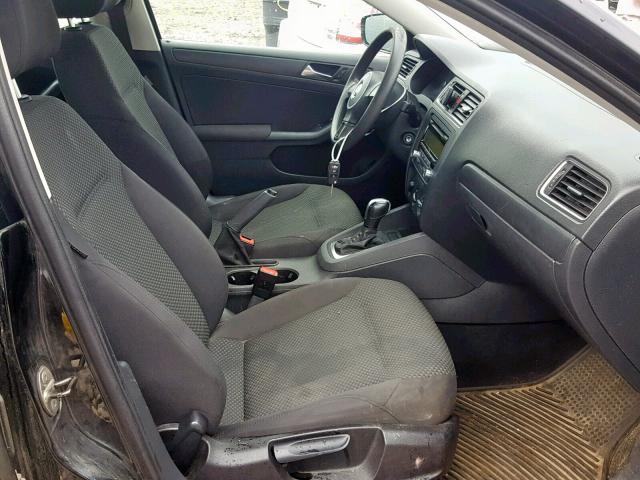 3VW2K7AJXBM393070 - 2011 VOLKSWAGEN JETTA BASE BLACK photo 5