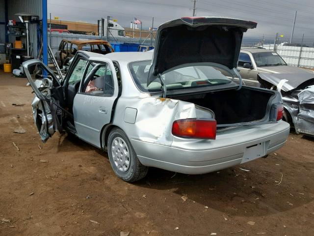 JT2BG12K7T0385854 - 1996 TOYOTA CAMRY DX SILVER photo 3