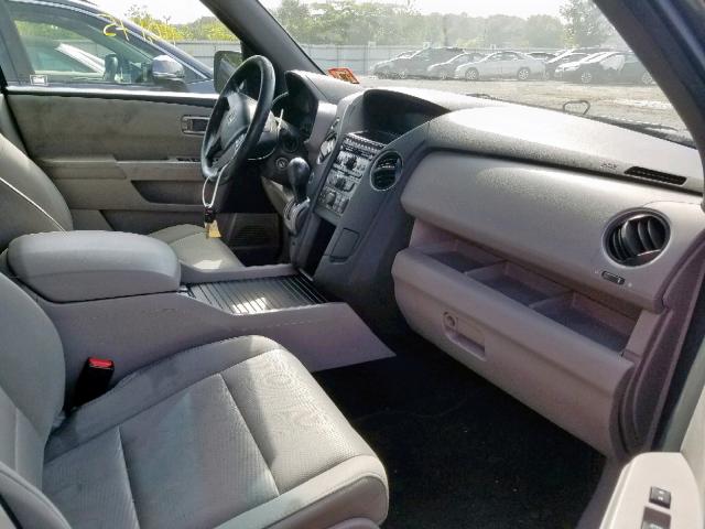 5FNYF4H23CB013359 - 2012 HONDA PILOT LX GRAY photo 5