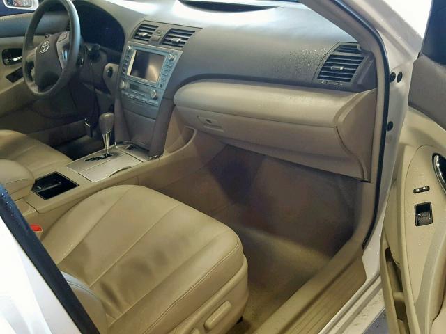 JTNBB46K093053050 - 2009 TOYOTA CAMRY HYBR WHITE photo 5