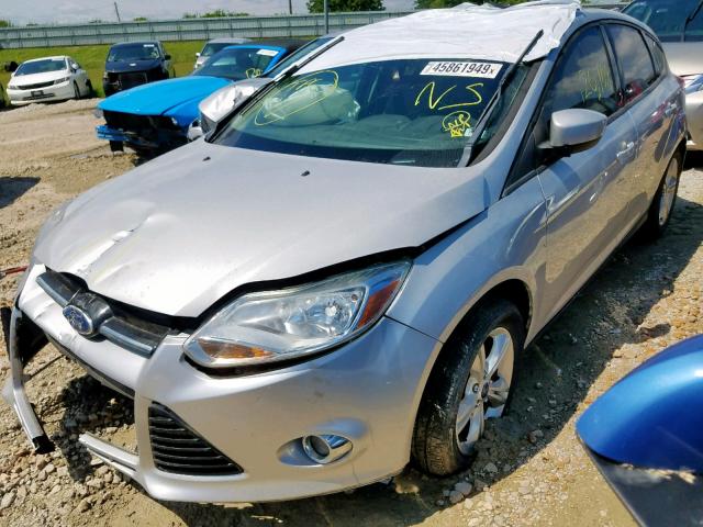 1FAHP3K26CL284659 - 2012 FORD FOCUS SE SILVER photo 2