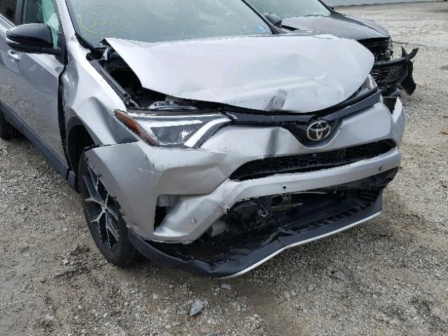 2T3JFREVXGW413755 - 2016 TOYOTA RAV4 SE SILVER photo 9